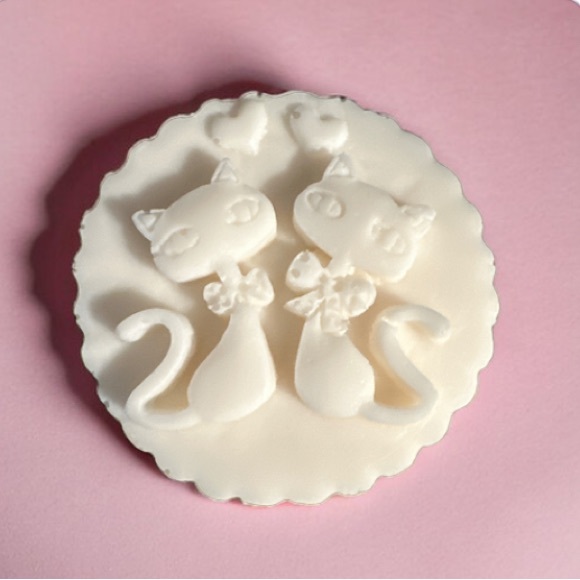 Handmade Soap - Goats Milk & Vanilla - Cat Pattern - Picture 5 of 5